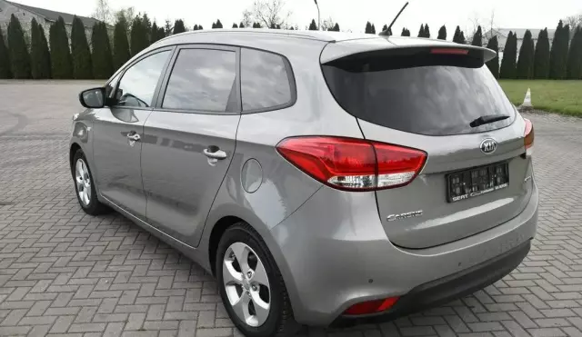 KIA Carens 
