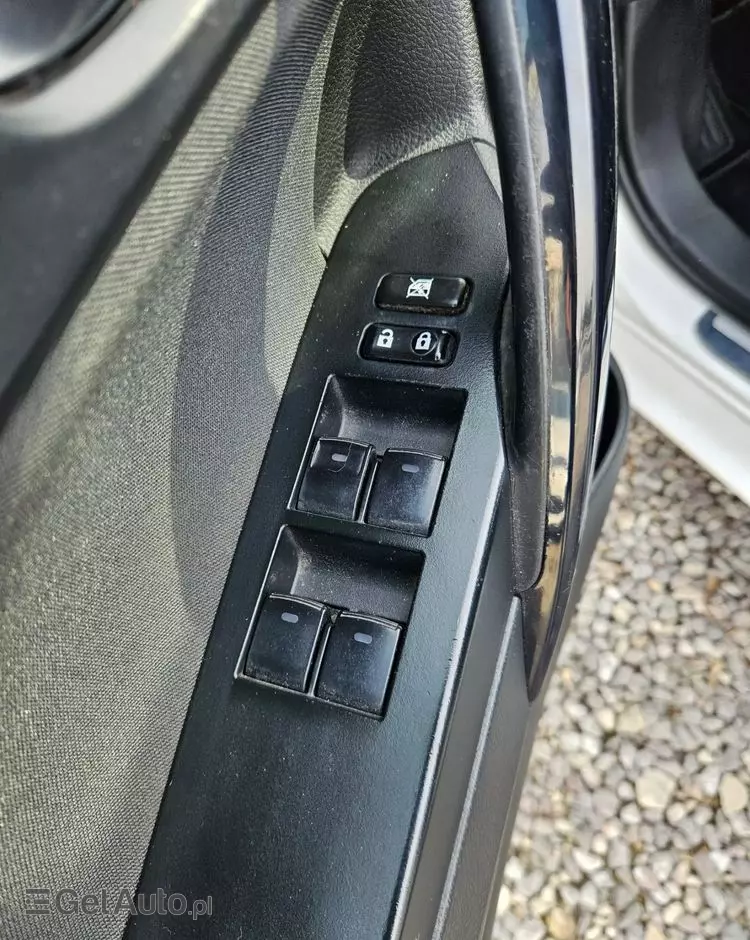 TOYOTA Auris 1.8 VVT-i Hybrid Automatik Executive