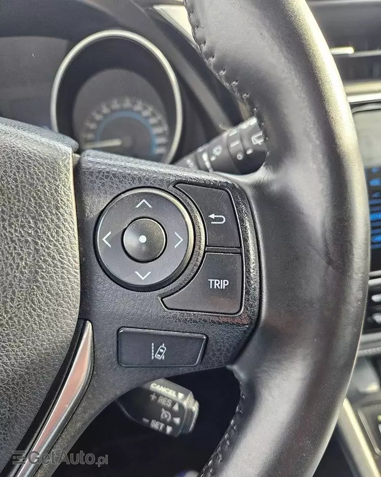 TOYOTA Auris 1.8 VVT-i Hybrid Automatik Executive