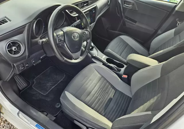 TOYOTA Auris 1.8 VVT-i Hybrid Automatik Executive