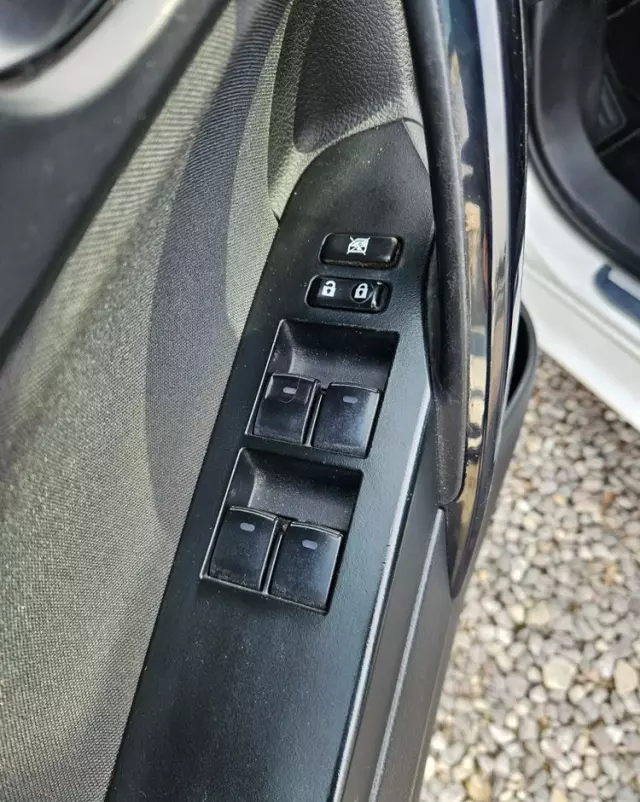 TOYOTA Auris 1.8 VVT-i Hybrid Automatik Executive