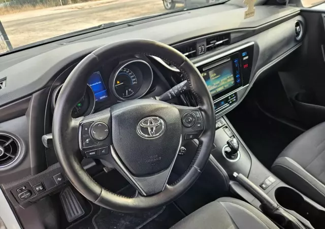 TOYOTA Auris 1.8 VVT-i Hybrid Automatik Executive
