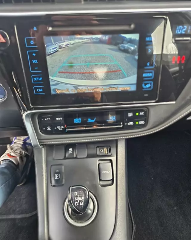 TOYOTA Auris 1.8 VVT-i Hybrid Automatik Executive