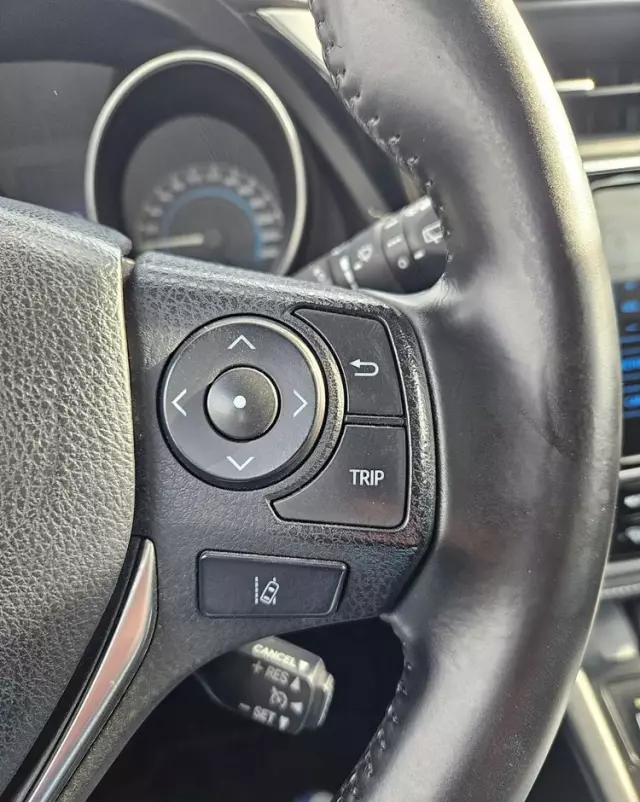 TOYOTA Auris 1.8 VVT-i Hybrid Automatik Executive