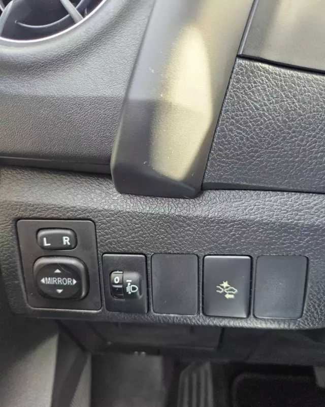 TOYOTA Auris 1.8 VVT-i Hybrid Automatik Executive