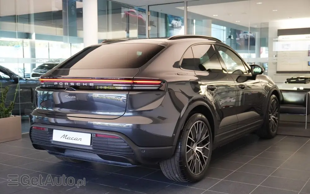 PORSCHE Macan 