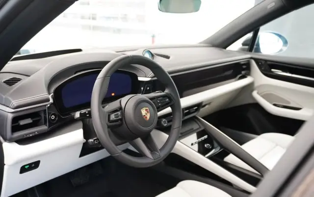 PORSCHE Macan 