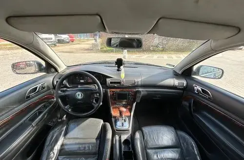 SKODA Superb 