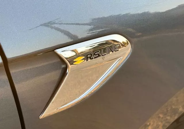 RENAULT Clio TCe 90 R.S LINE