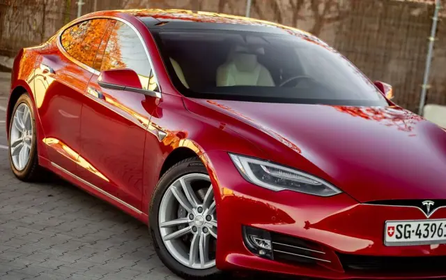 TESLA Model S Long Range Plus