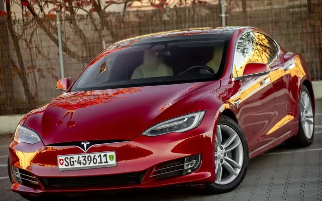 TESLA Model S Long Range Plus