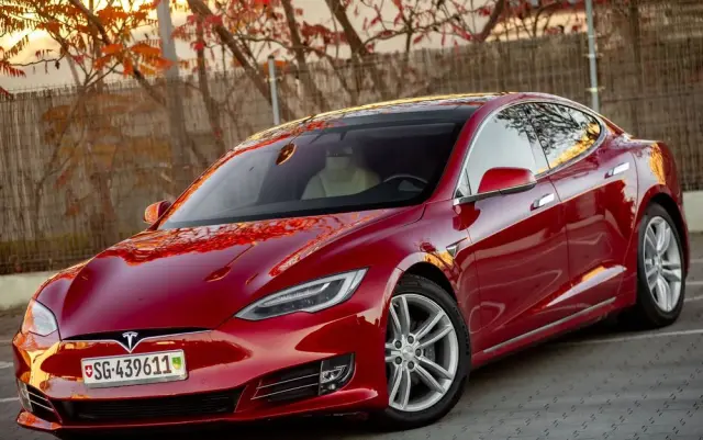 TESLA Model S Long Range Plus
