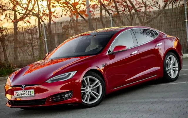 TESLA Model S Long Range Plus