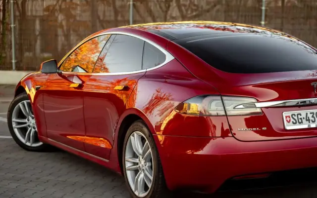 TESLA Model S Long Range Plus