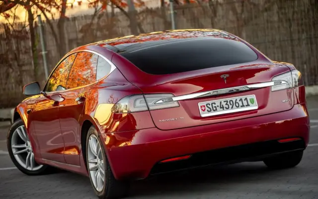 TESLA Model S Long Range Plus