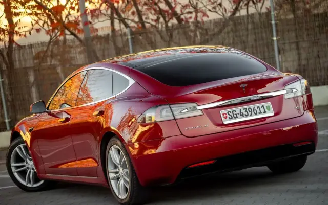 TESLA Model S Long Range Plus