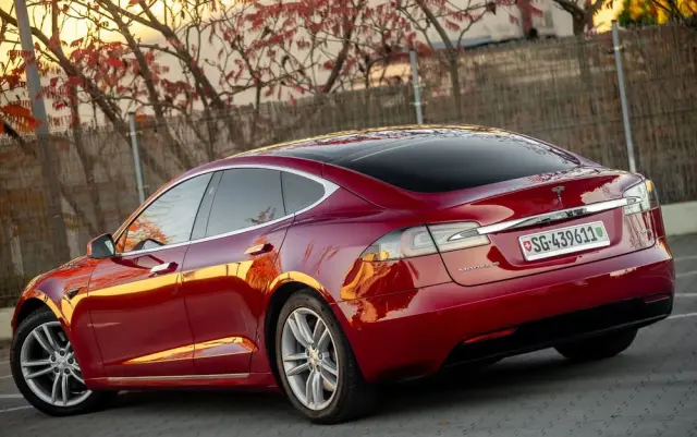TESLA Model S Long Range Plus