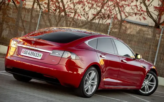 TESLA Model S Long Range Plus