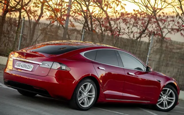 TESLA Model S Long Range Plus