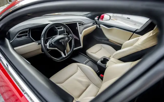 TESLA Model S Long Range Plus