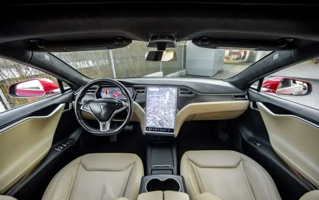 TESLA Model S Long Range Plus