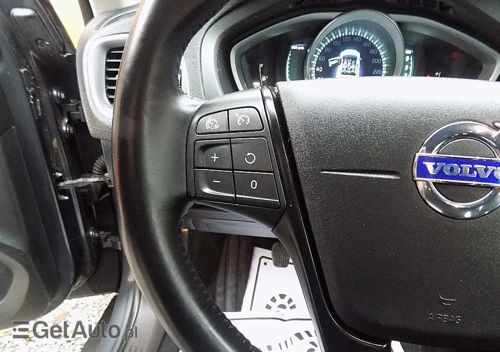 VOLVO V40 Cross Country D2 Momentum