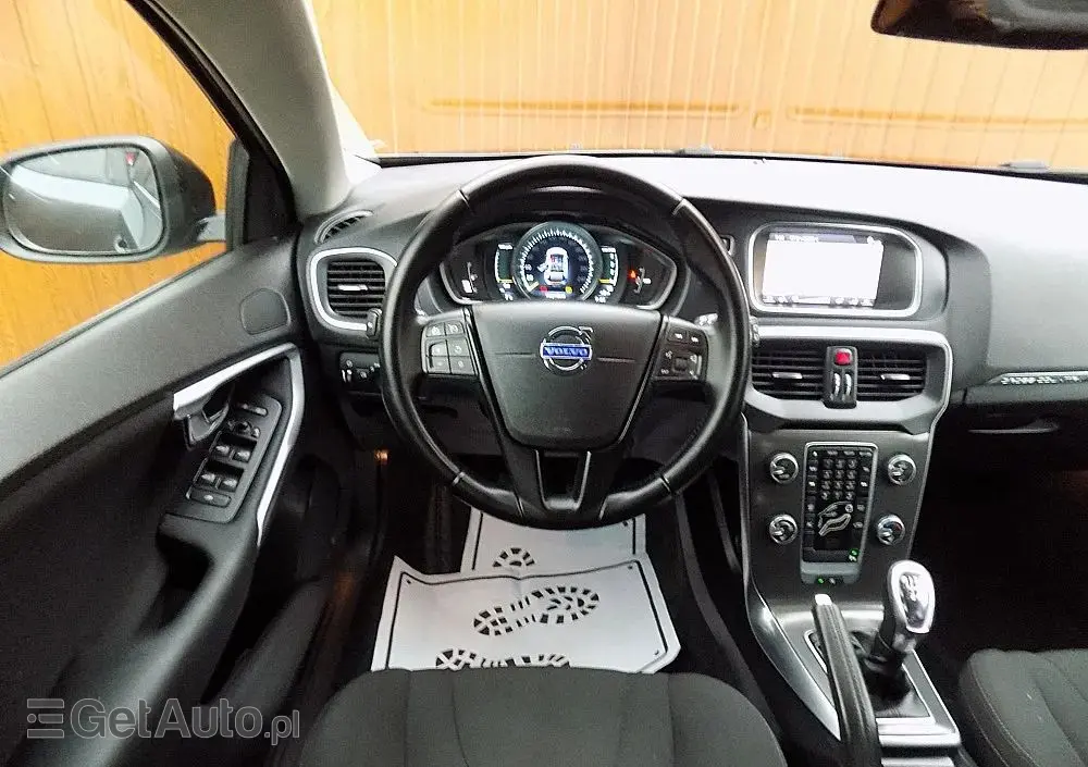 VOLVO V40 Cross Country D2 Momentum