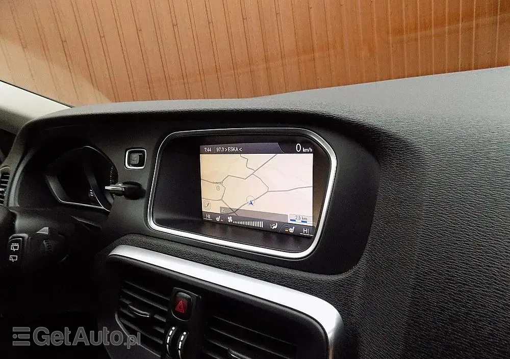 VOLVO V40 Cross Country D2 Momentum