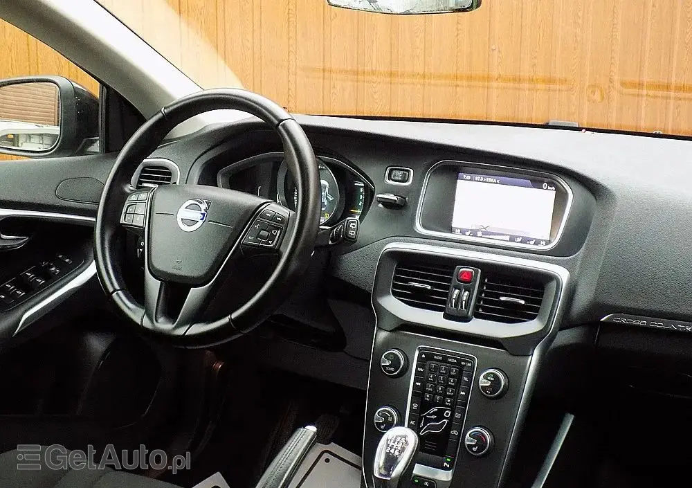 VOLVO V40 Cross Country D2 Momentum