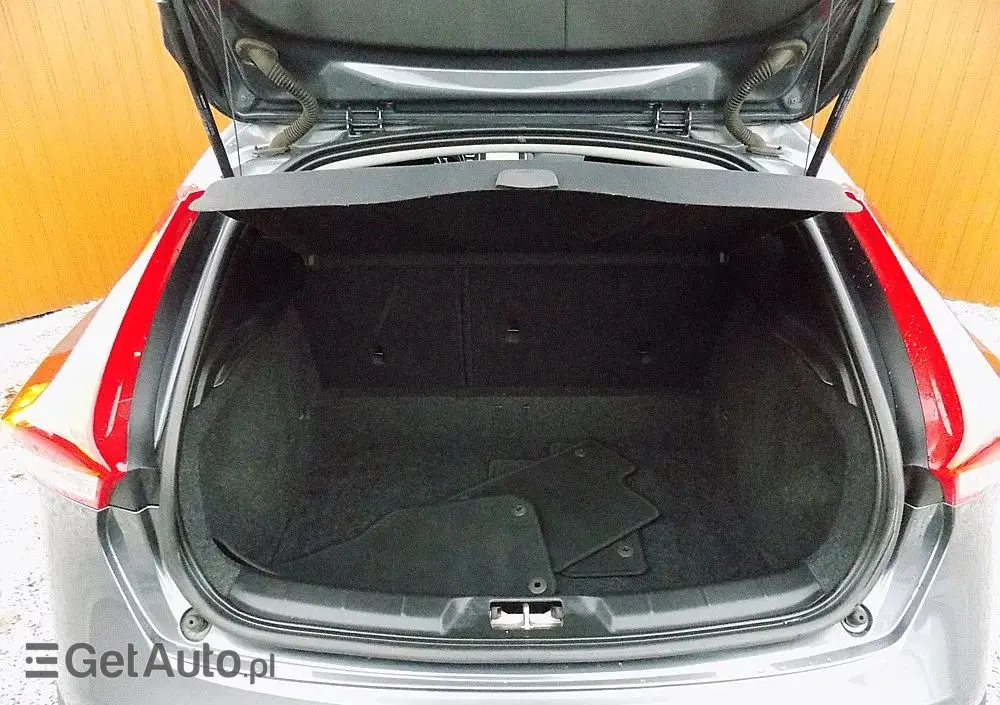 VOLVO V40 Cross Country D2 Momentum