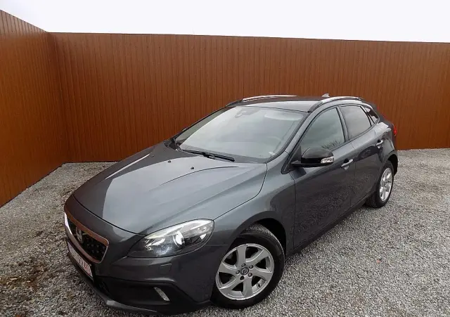 VOLVO V40 Cross Country D2 Momentum