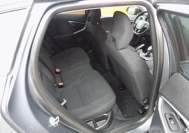 VOLVO V40 Cross Country D2 Momentum