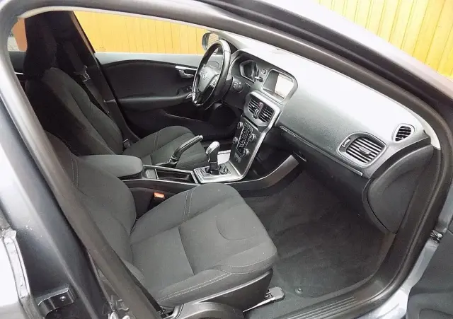 VOLVO V40 Cross Country D2 Momentum