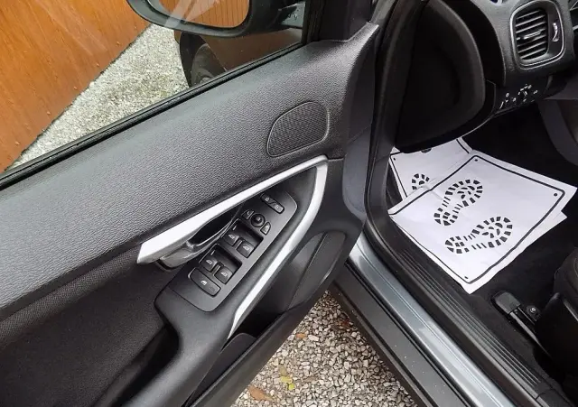 VOLVO V40 Cross Country D2 Momentum