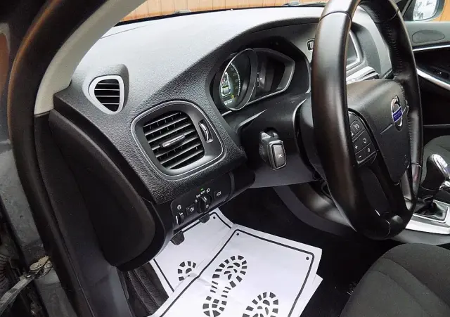 VOLVO V40 Cross Country D2 Momentum