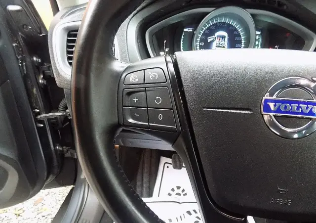 VOLVO V40 Cross Country D2 Momentum