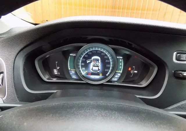 VOLVO V40 Cross Country D2 Momentum