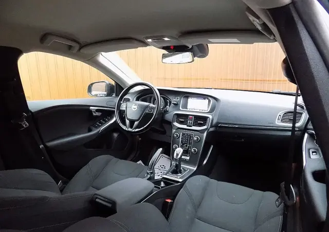 VOLVO V40 Cross Country D2 Momentum