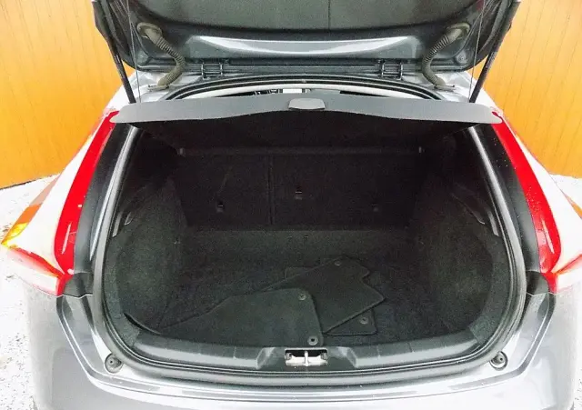 VOLVO V40 Cross Country D2 Momentum