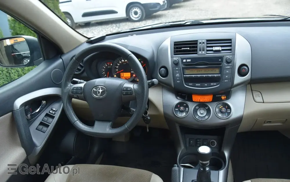 TOYOTA RAV4 2.0 VVT-i Premium