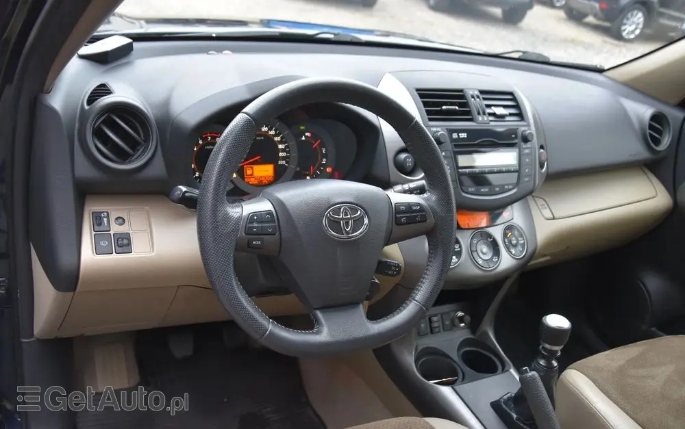 TOYOTA RAV4 2.0 VVT-i Premium