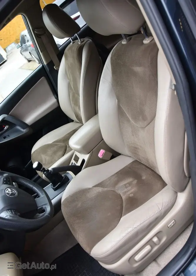 TOYOTA RAV4 2.0 VVT-i Premium