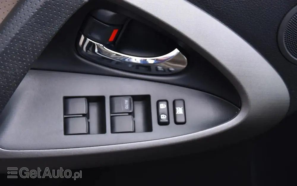 TOYOTA RAV4 2.0 VVT-i Premium