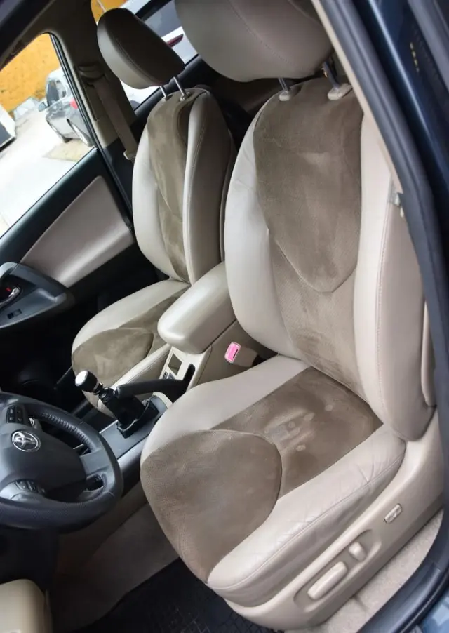TOYOTA RAV4 2.0 VVT-i Premium