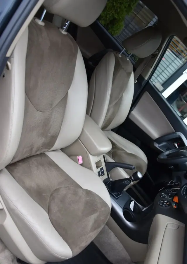 TOYOTA RAV4 2.0 VVT-i Premium