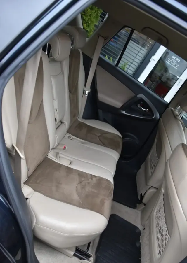 TOYOTA RAV4 2.0 VVT-i Premium