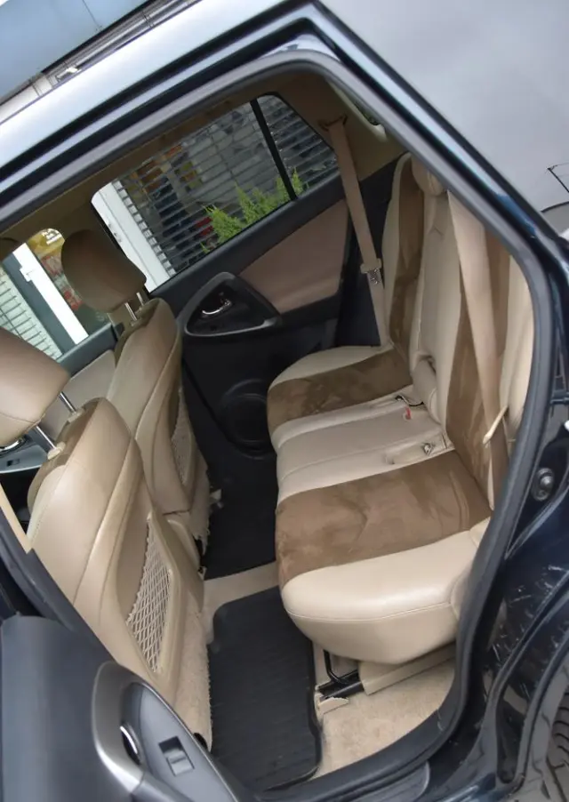 TOYOTA RAV4 2.0 VVT-i Premium