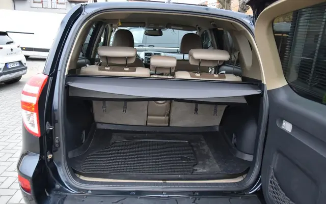 TOYOTA RAV4 2.0 VVT-i Premium