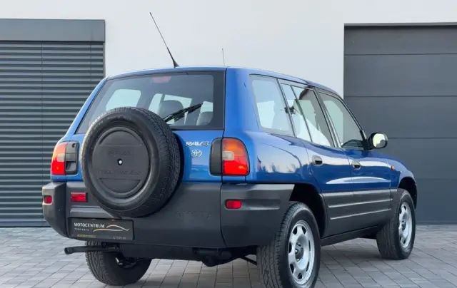 TOYOTA RAV4 2.0