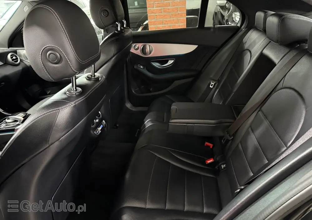 MERCEDES-BENZ Klasa C 200 T 7G-TRONIC AMG Line